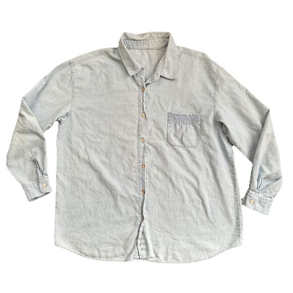Women’s Light Weight Casual, Vacation, Preppy denim Button Down Shirt. Size L - Picture 1 of 7